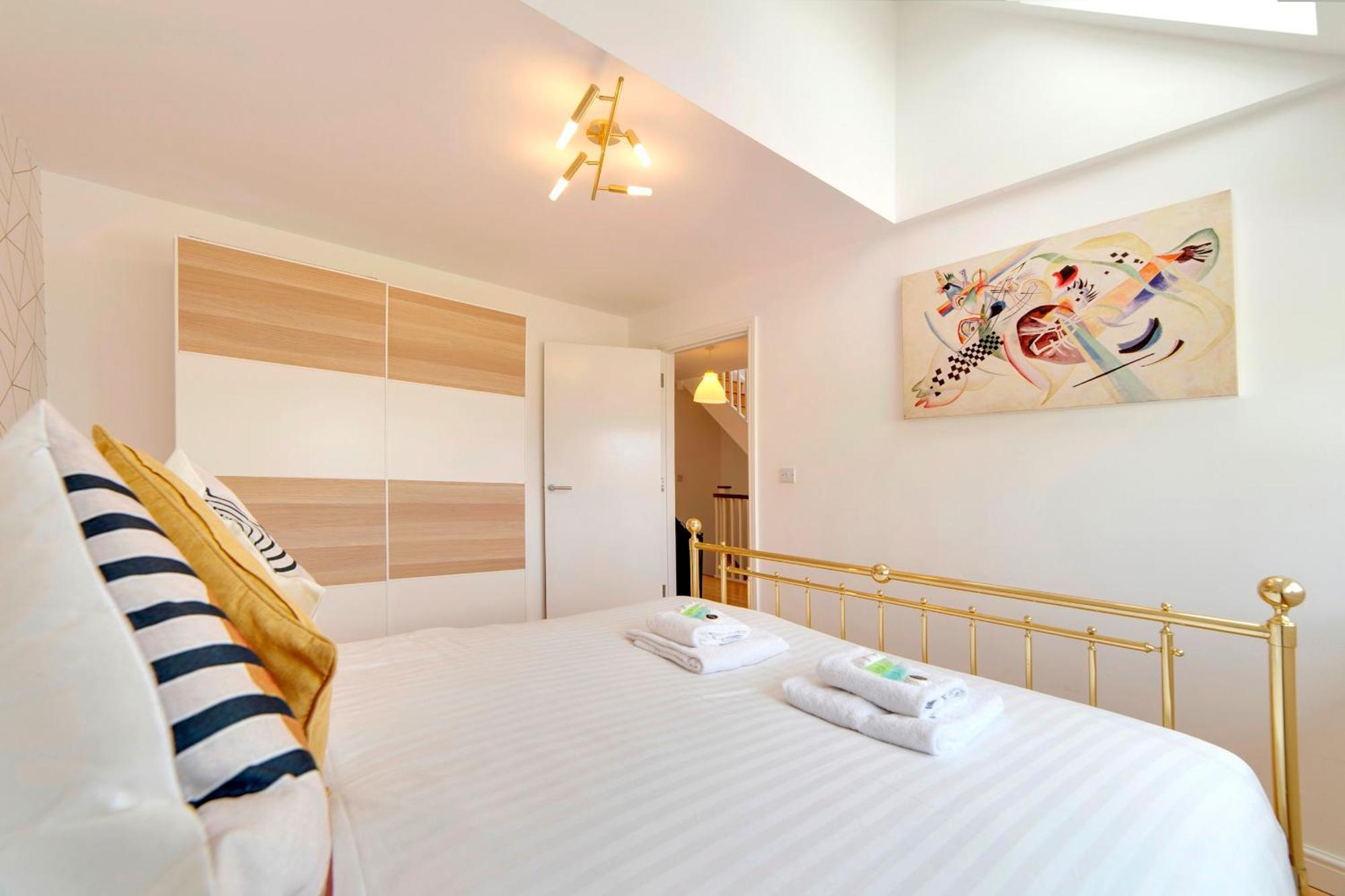 Pass The Keys 49 Byron Square Modern And Spacious 3 Bed Home With Free Parking เคมบริดจ์ ภายนอก รูปภาพ