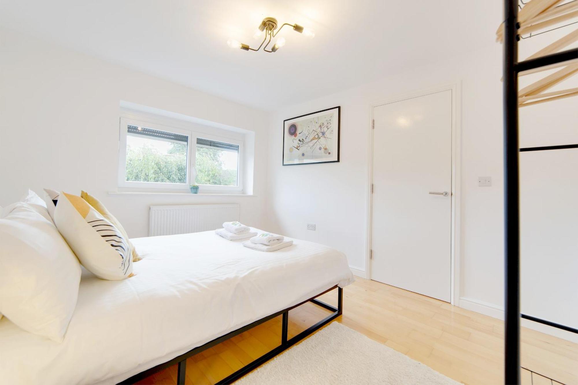 Pass The Keys 49 Byron Square Modern And Spacious 3 Bed Home With Free Parking เคมบริดจ์ ภายนอก รูปภาพ